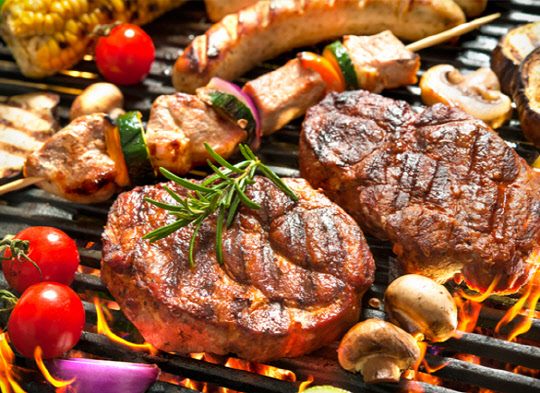 부산광역시 기장에 위치한 아난티 코브가 맥퀸즈 레스토랑에서 5월 5일부터 풍미 가득한 풀사이드 바비큐 메뉴를 선보인다고 밝혔다. 5월과 9월은 금~일 & 공휴일, 6월~8월은 매일 내놓는다. 운영 시간은 저녁 6시 30분부터 10시까지다. 기장의 아름다운 바다를 만끽하며 즐길 수 있는 이번 풀사이드 바비큐 프로모션은 전화 예약한 30팀에 한해 운영한다. 아난티 코브 제공